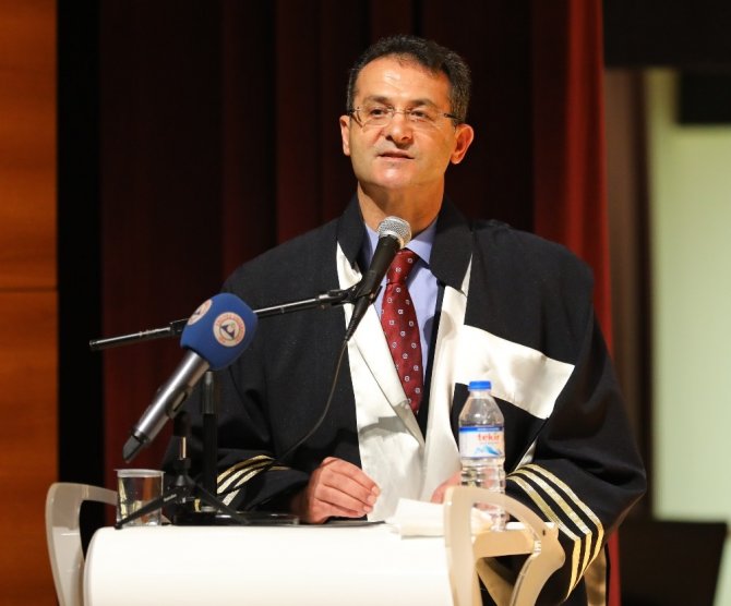 ERÜ Uygulamalı Bilimler Yüksekokulu İlk Mezunlarını Verdi