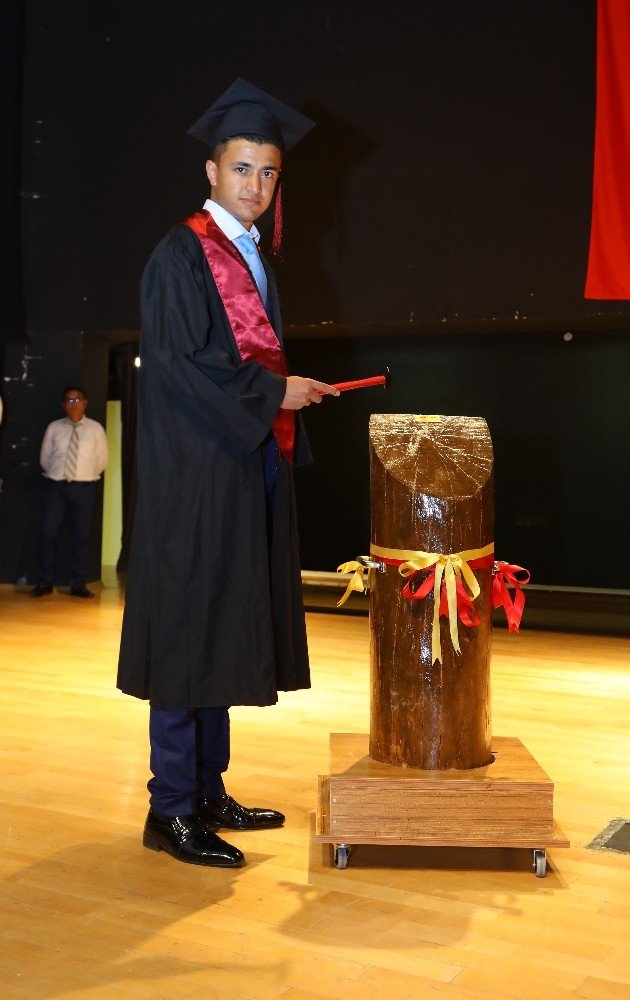 ERÜ Uygulamalı Bilimler Yüksekokulu İlk Mezunlarını Verdi