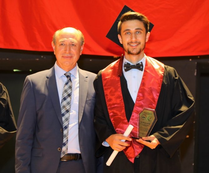 ERÜ Uygulamalı Bilimler Yüksekokulu İlk Mezunlarını Verdi