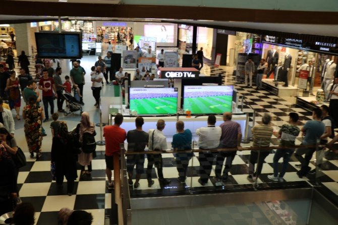 Dünya Kupası heyecanı 67 Burda’da