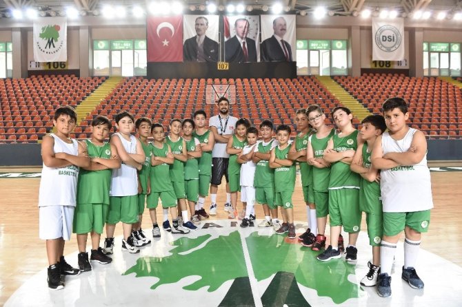 Mamak potanın yıldızlarını arıyor