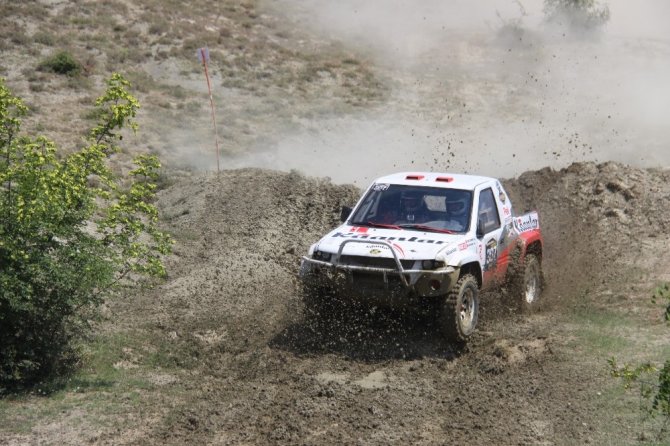 Off-Road yarışları nefes kesti