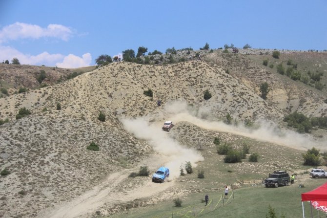 Off-Road yarışları nefes kesti