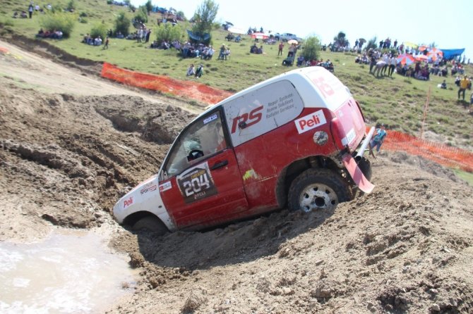 Off-Road yarışları nefes kesti