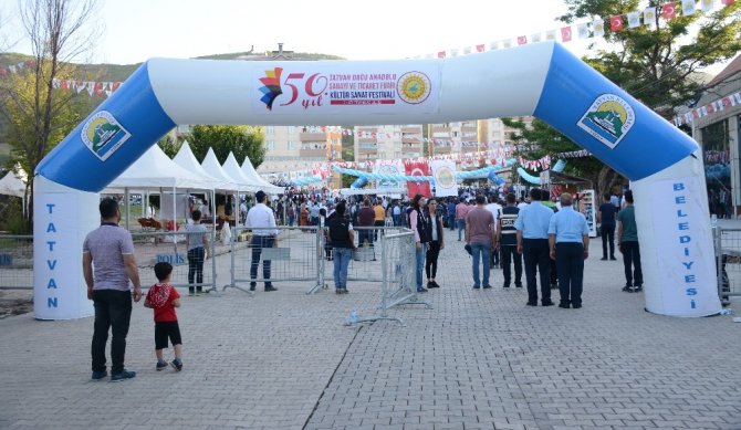 Tatvan Doğu Anadolu kültür ve sanat festivali başladı