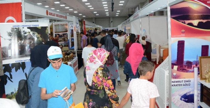 Tatvan Doğu Anadolu kültür ve sanat festivali başladı