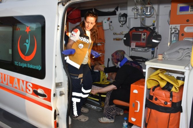 Traktör ile otomobil çarpıştı: 2 yaralı