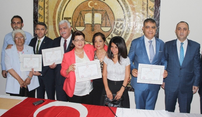 CHP Hatay milletvekilleri mazbatalarını aldı