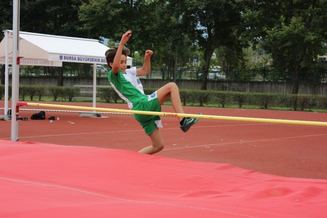 Osmangazili atletler ışık saçtı