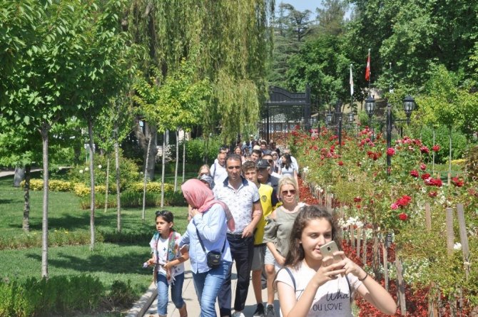 Osmanlı Padişahları Tarih Şeridi’ne ziyaretçi akını