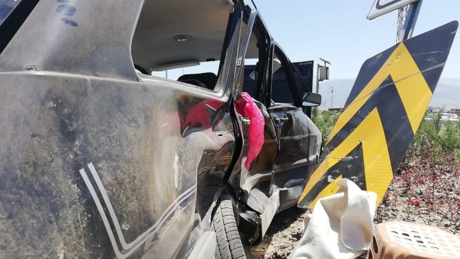 Erzincan-Sivas Karayolu'nda trafik kazası: 4 kişi yaralı