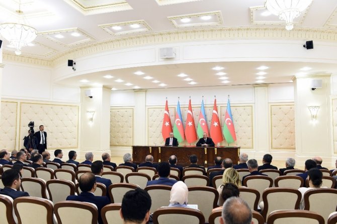 Cumhurbaşkanı Erdoğan, Azerbaycan Cumhurbaşkanı Aliyev ile bir araya geldi