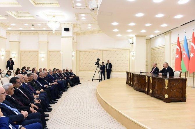 Cumhurbaşkanı Erdoğan, Azerbaycan Cumhurbaşkanı Aliyev ile bir araya geldi