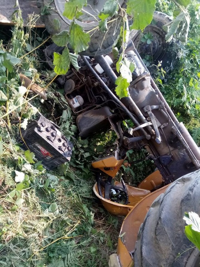 Devrilen traktörün altında kalan yaşlı adam hayatını kaybetti