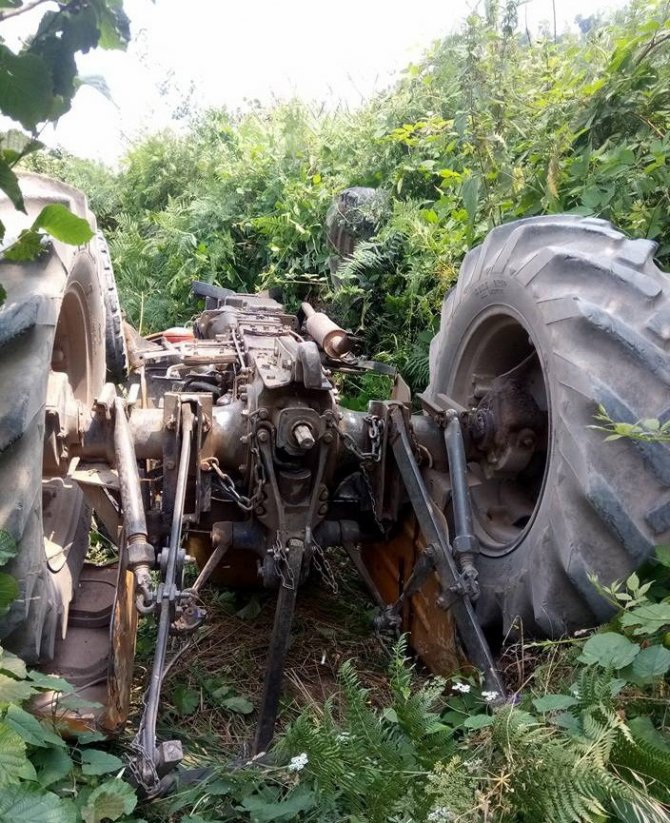 Devrilen traktörün altında kalan yaşlı adam hayatını kaybetti