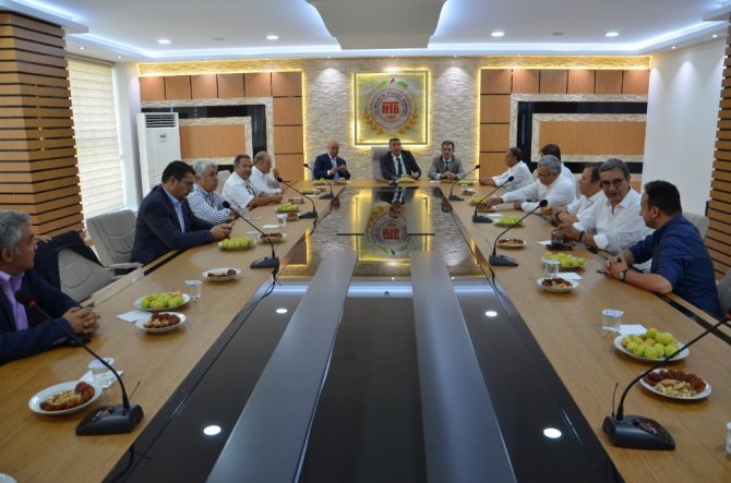 Kayısının ihracatının arttırılması masaya yatırıldı