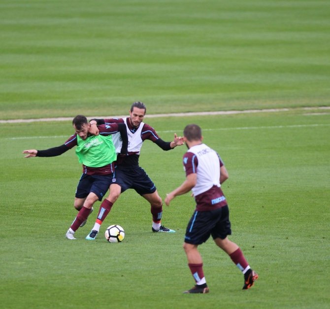 Trabzonspor yağmur altında çalıştı