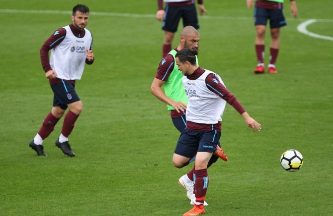 Trabzonspor yağmur altında çalıştı