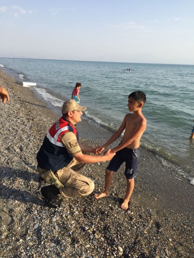 Jandarmadan “Çocuklarımız Güvende” uygulaması