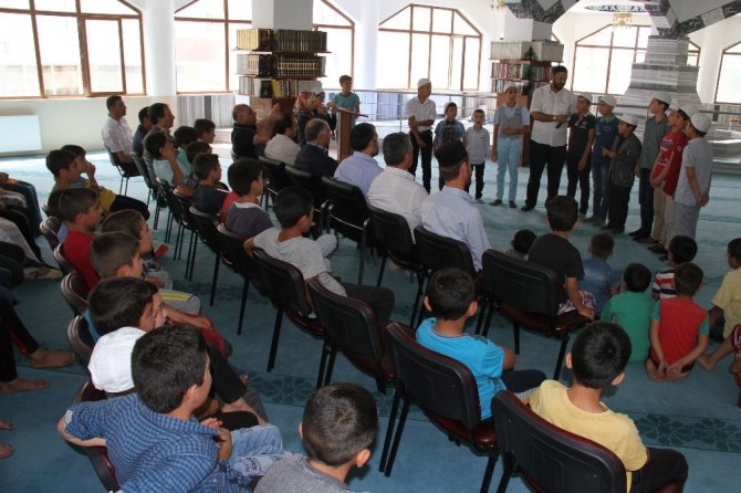 Kur’an kursu öğrencilerinden 15 Temmuz programı