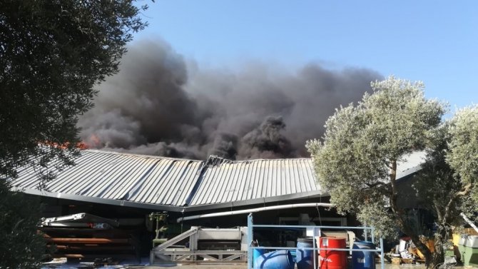 Tekstil fabrikasında büyük yangın