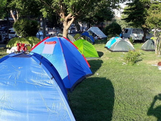 Kırkpınar sevdalıları geceyi Selimiye Camii avlusunda geçirdi
