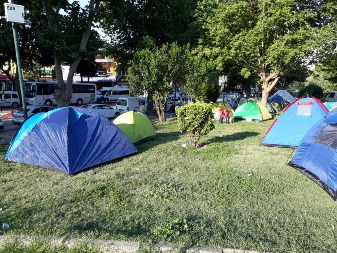 Kırkpınar sevdalıları geceyi Selimiye Camii avlusunda geçirdi