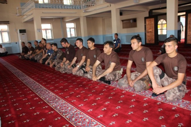 Hakkari’de şehitler için mevlit okutuldu