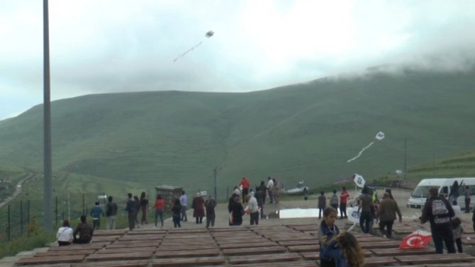 Karadağ’a yansıyan Atatürk’ün silüeti bulut engeline takıldı