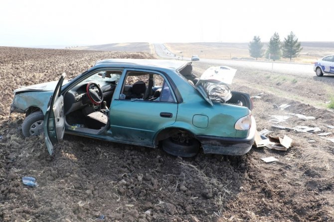 Lastiği patlayan otomobil takla attı: 5 yaralı
