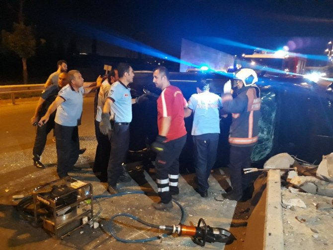 Otomobilde sıkışan sürücü hayatını kaybetti