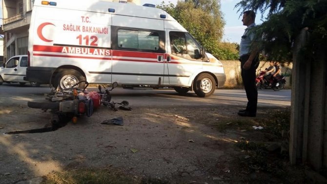 Sakarya’da motosiklet ile otomobil çarpıştı: 2 yaralı
