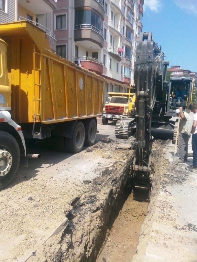 Yağmur suyu hattı çalışmaları devam ediyor