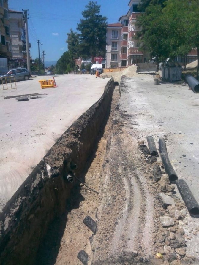 Yağmur suyu hattı çalışmaları devam ediyor
