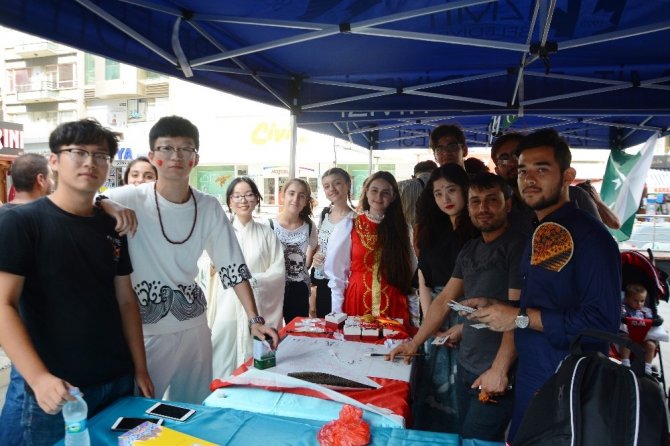 Dünyanın renkleri İzmit’te buluştu