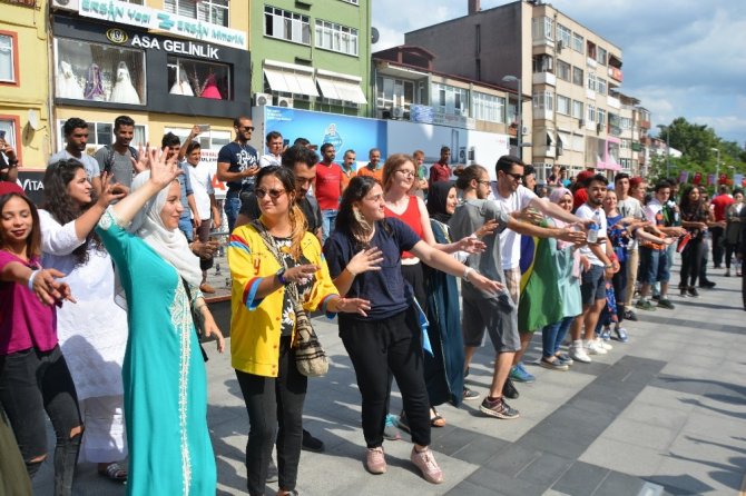 Dünyanın renkleri İzmit’te buluştu