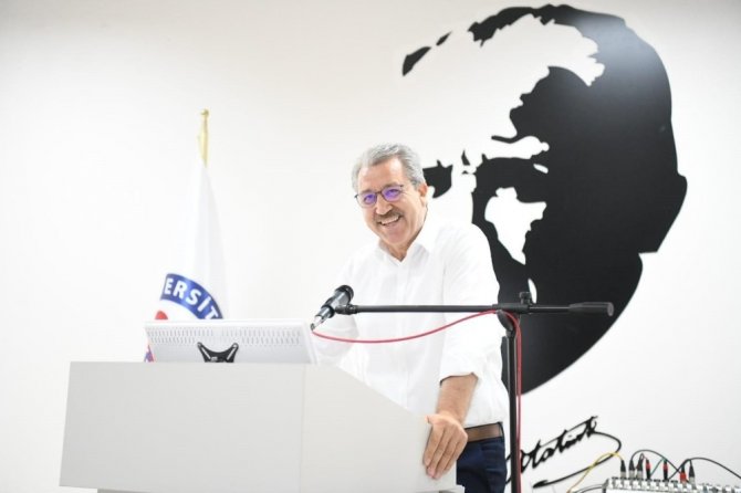 Ege Üniversitesi Rektörü Necdet Budak: "Her zaman hastalarınıza karşı sabırlı, müşfik ve ilgili olun"