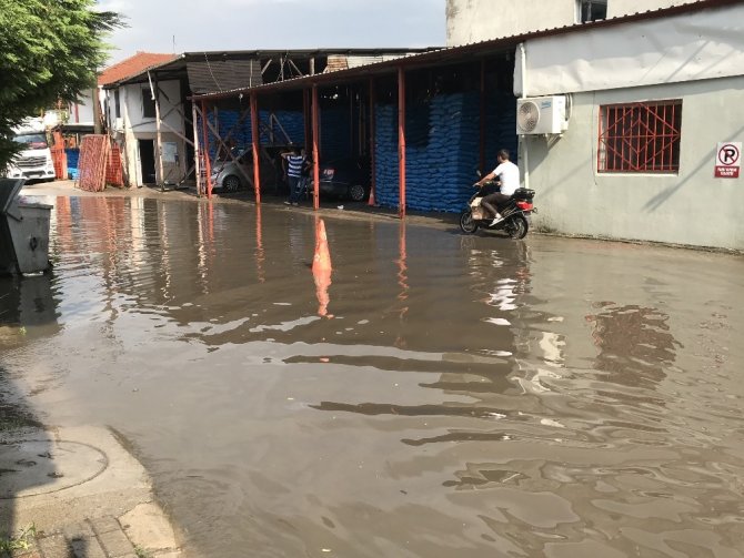Sakarya’da sağanak yağış su baskınlarına neden oldu
