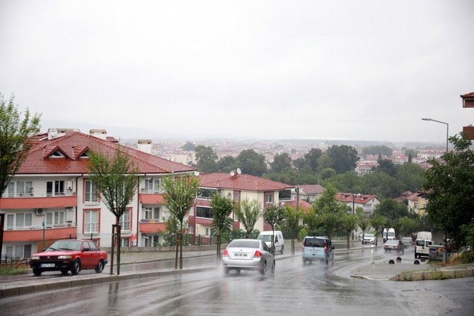 Sakarya’da sağanak yağış su baskınlarına neden oldu