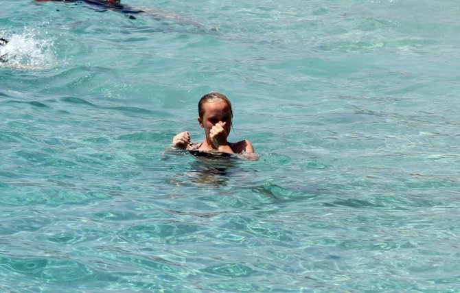 Alanya’da plajlar tıklım tıklım