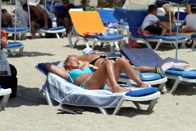 Alanya’da plajlar tıklım tıklım