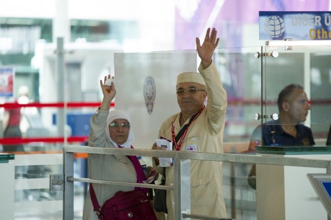 Ankara’dan ilk hac kafilesi dualarla uğurlandı