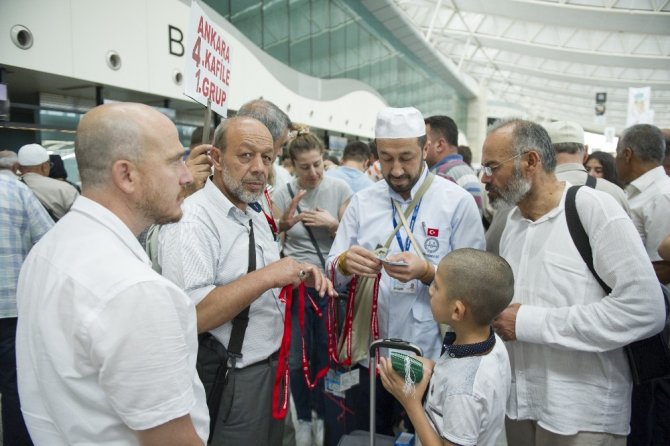 Ankara’dan ilk hac kafilesi dualarla uğurlandı