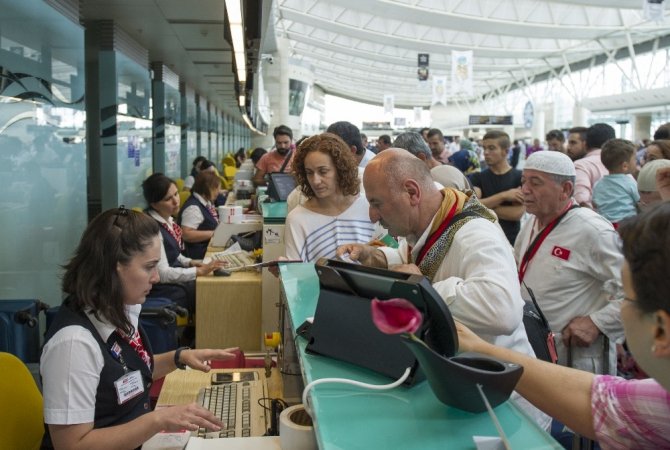 Ankara’dan ilk hac kafilesi dualarla uğurlandı