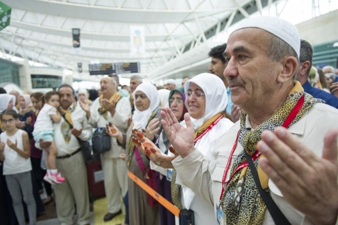 Ankara’dan ilk hac kafilesi dualarla uğurlandı