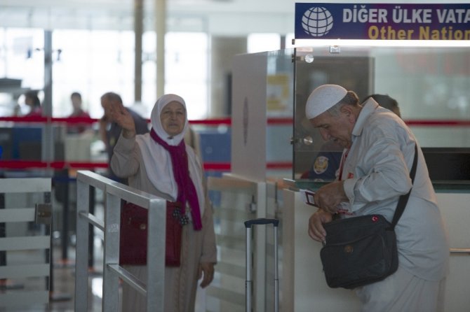 Ankara’dan ilk hac kafilesi dualarla uğurlandı