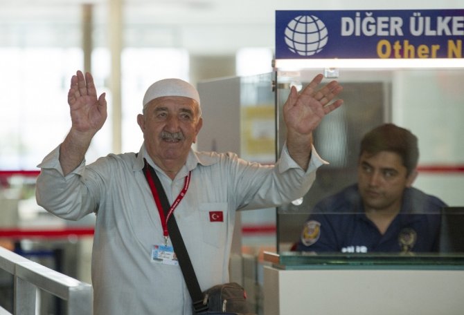 Ankara’dan ilk hac kafilesi dualarla uğurlandı