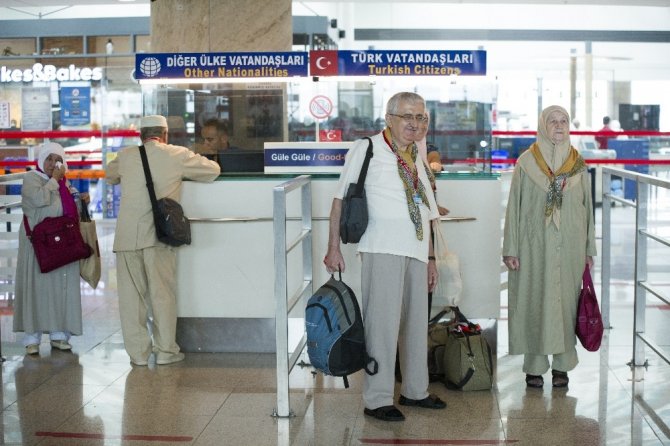 Ankara’dan ilk hac kafilesi dualarla uğurlandı