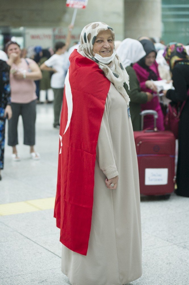 Ankara’dan ilk hac kafilesi dualarla uğurlandı