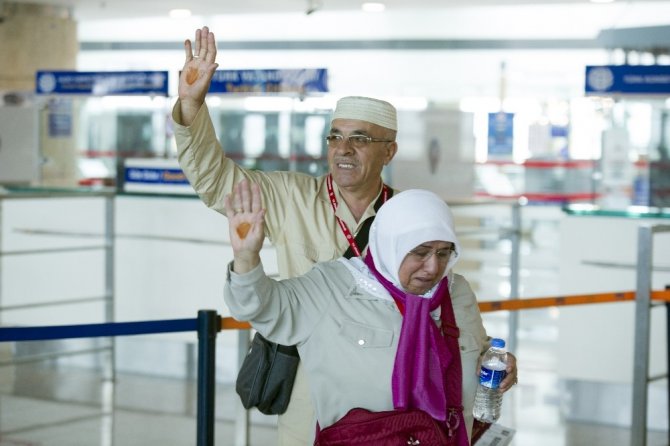 Ankara’dan ilk hac kafilesi dualarla uğurlandı